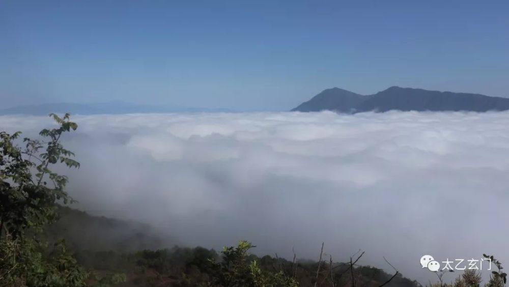 攀大芦山顶观茫茫云海 探仙人洞内赏奇珍瑞草 看点快报