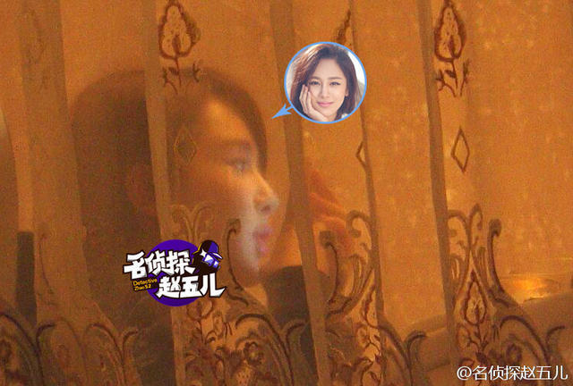 杨紫秦俊杰恋情曝光 当众亲吻好甜蜜