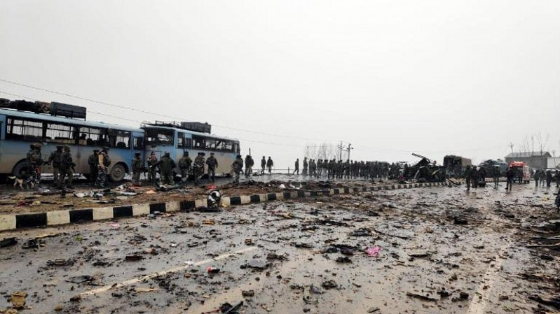 一声爆响尸横遍野!42名警察被炸飞 送给印度的情人节礼物