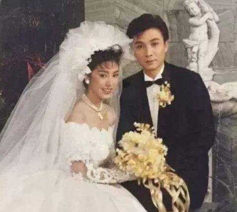 港星的他出道近50年 与妻子恩爱三十年