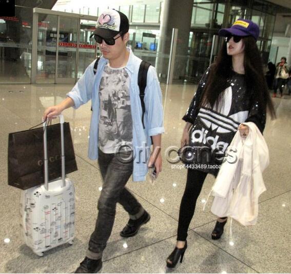 常年穿高跟鞋的范冰冰,膝盖终于和普通人不一