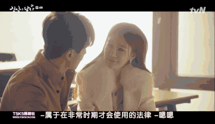 两人在相处中慢慢喜欢上对方而不自知,经常为一些小事吃醋,但是两人