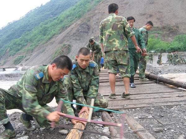 云南省,旅游,怒江大桥,武警守卫,禁止拍照