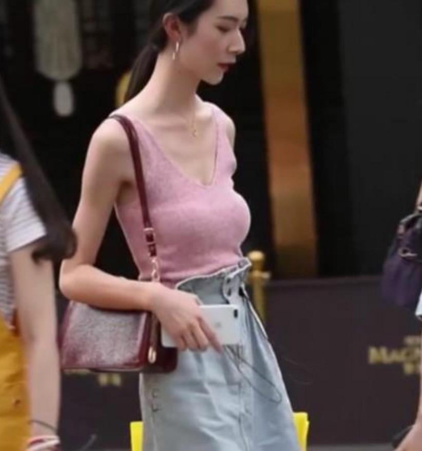 抖音夏锤网友a网友走红,视频:这身材不碎大石女神逆水图片