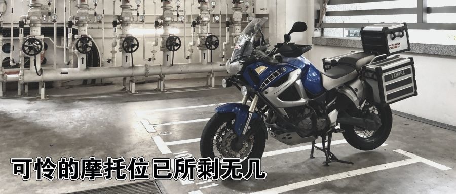 奔驰占用摩托车停车位 摩托骑手霸气对应 看点快报