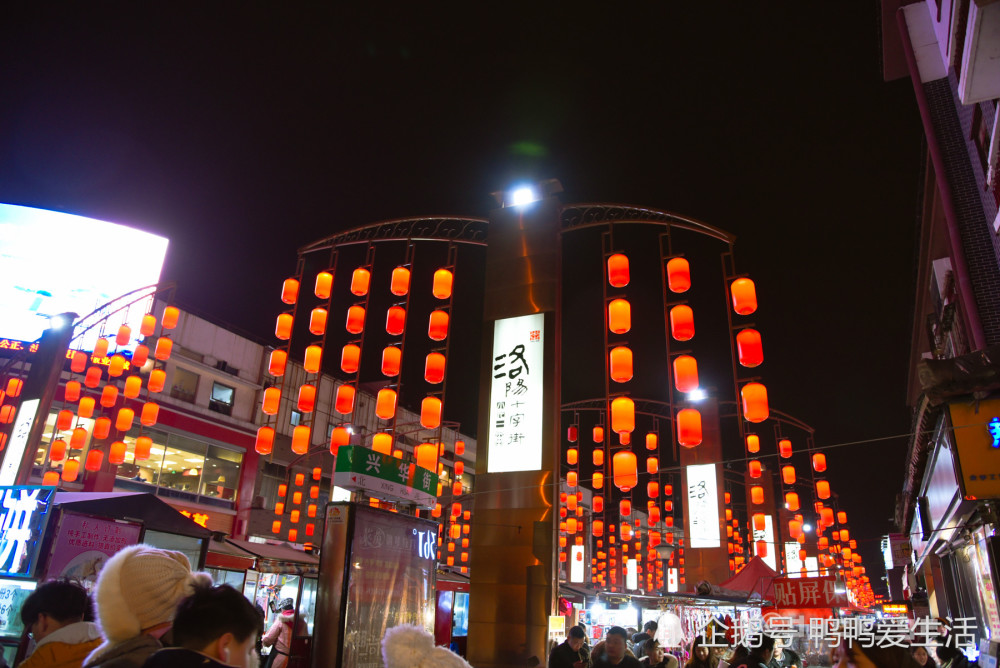 步行可通往十字街,洛邑古城等景区,可以说是洛阳旅游不可错过的景点.