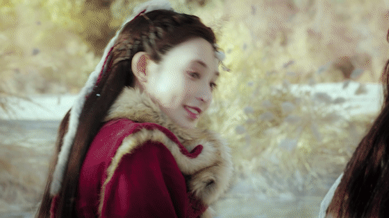 《东宫》热播,小枫一袭红衣明艳动人,45岁的杨恭如美貌如初!