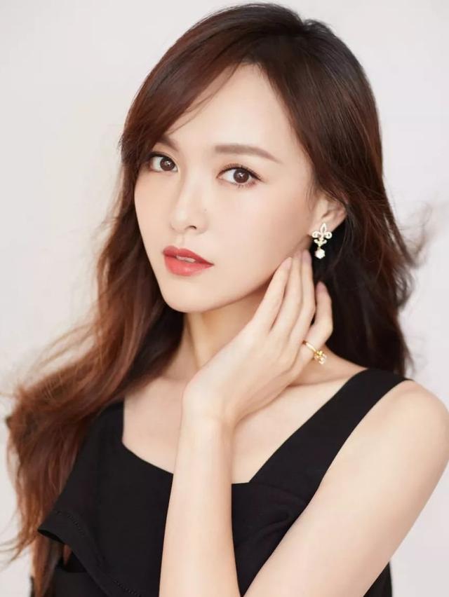 女星里面谁眼睛最好看,赵丽颖热巴不是最美,网友:她才