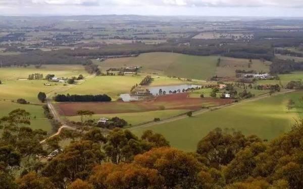 北京夫妇卖房去澳洲当农场主 如今却…