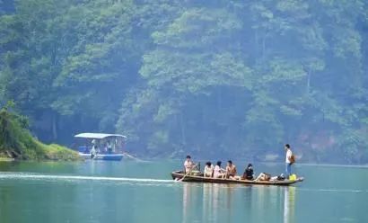 烟霞湖 烟霞湖集上游诸山溪水 及青山堰上游水而成 湖面九曲十八弯