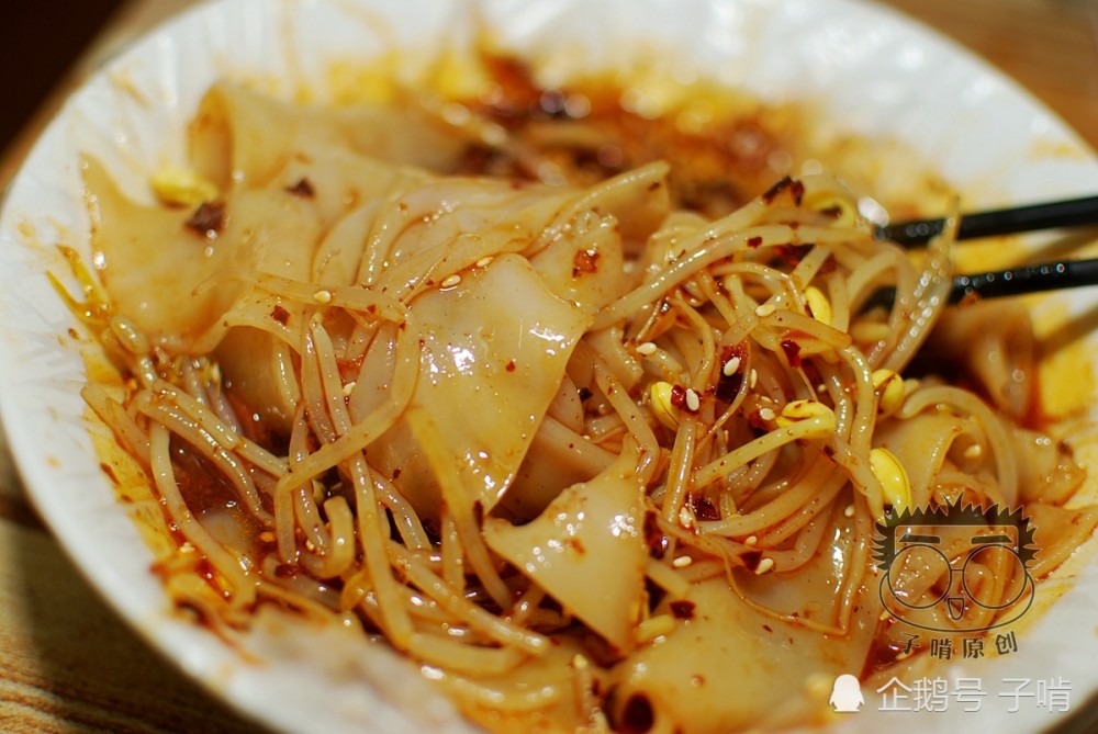 汉中热面皮辣椒油多放点大雪天吃这个比吃肉都香-天天快报