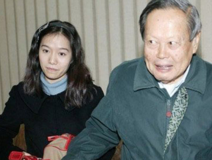 杨振宁翁帆医院产子,爷孙恋终开花结果,本尊亲