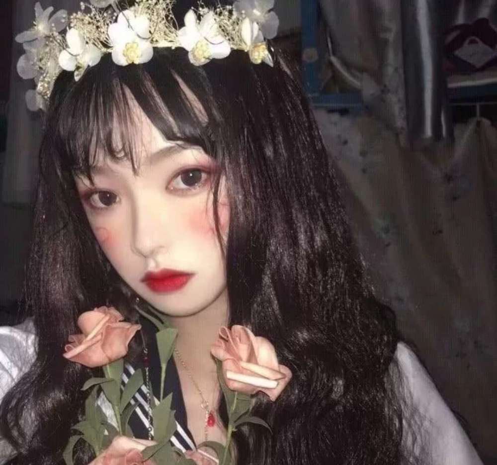 最近火了的"丧系"女生头像:有一种心碎叫对方拒绝添加