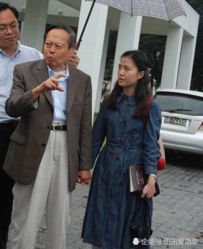 翁帆含泪说出,14年前为何嫁给杨振宁的实情,网友:难以