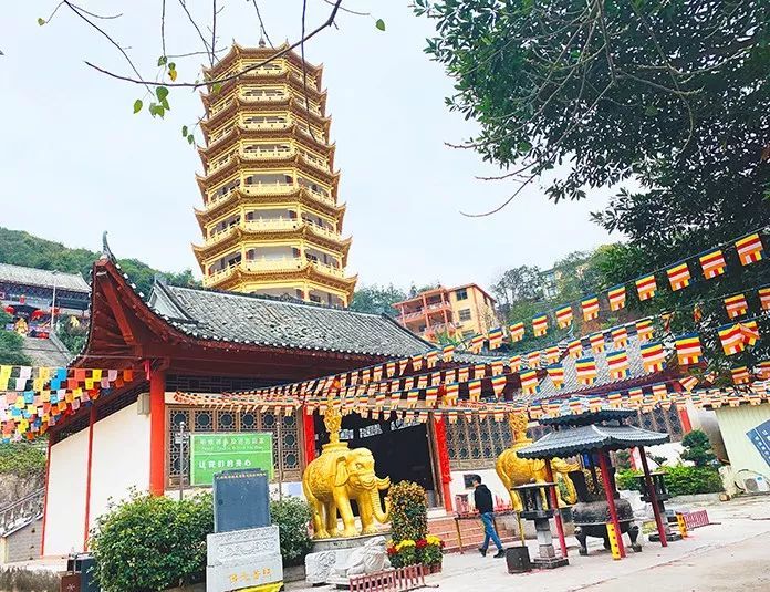 深山藏明珠,禅寺观佛心,舍利珍宝塔,佛恩沐古寺.