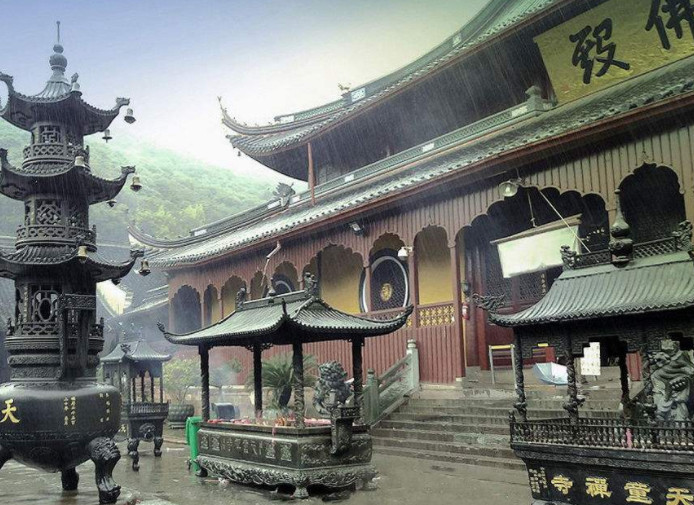浙江最有名的寺庙,曾是禅宗五大寺院之一,如今对外开放不收门票