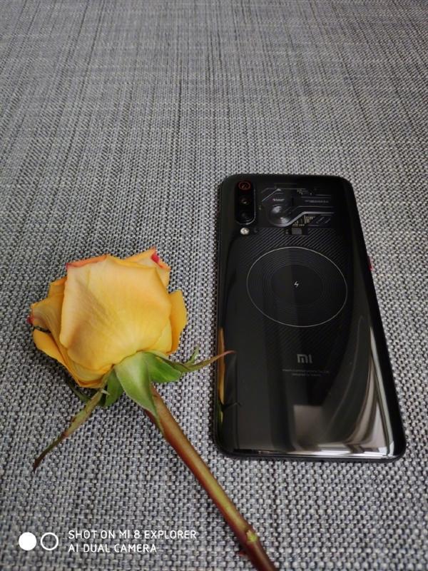 小米9透明尊享版真机公布 标准版售价或3499