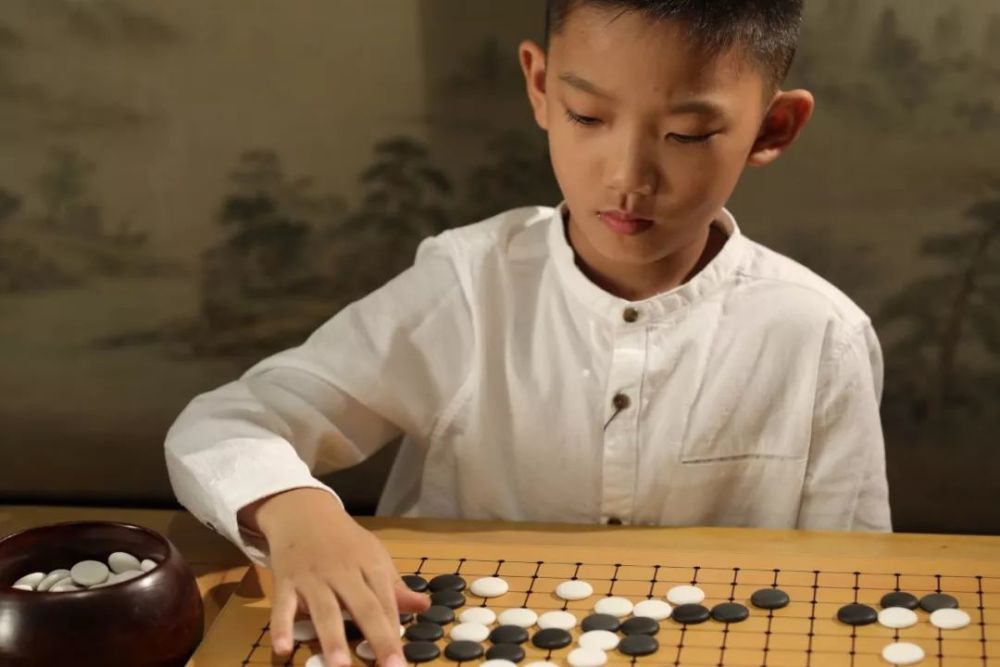 《不识坐隐枉人生》 ——浅谈围棋的内涵