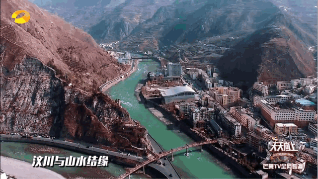 公路已被纳入 成都,阿坝两地高速公路网规划 好似一条银龙盘卧在山间