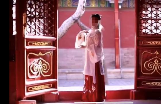 故宫拍婚纱_女模在故宫拍祼照(3)