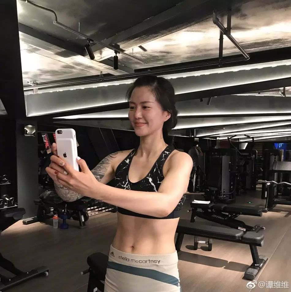 谭维维大秀8块腹肌 完成半马:要做