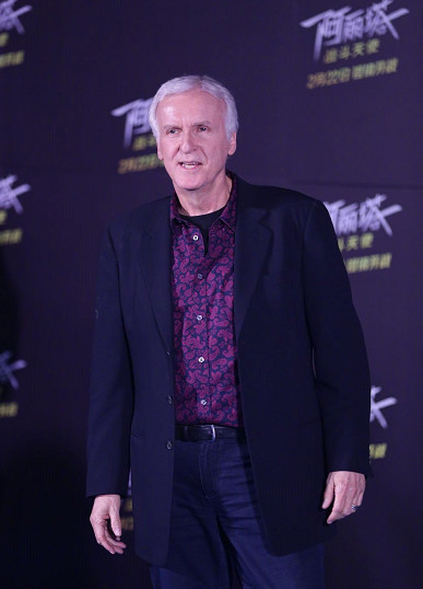 现身捧场,卡梅隆新片撞上《流浪地球》,预售已