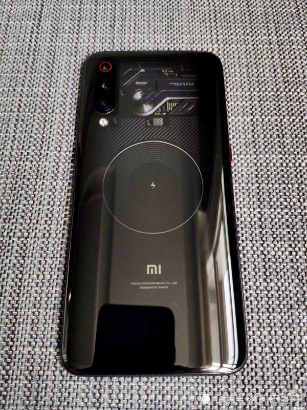 小米9售价或3299元起 透明尊享版真机曝光:配