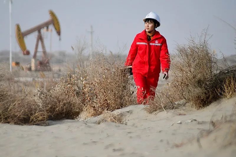 从除夕到元宵:大漠中,一名西部石油女工的"中国年"
