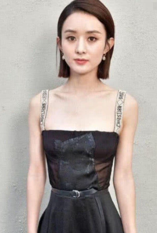 赵丽颖拍戏时直接从笼子里钻了出来,一旁的窦骁傻眼了