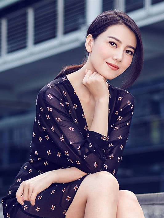 看了高圆圆年轻时候照片之后,网友:终于知道了女神是怎么养成的