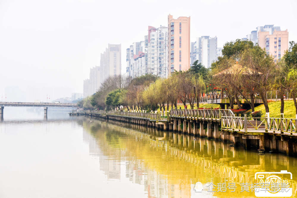 《于都长征出发地纪念园里看风景》