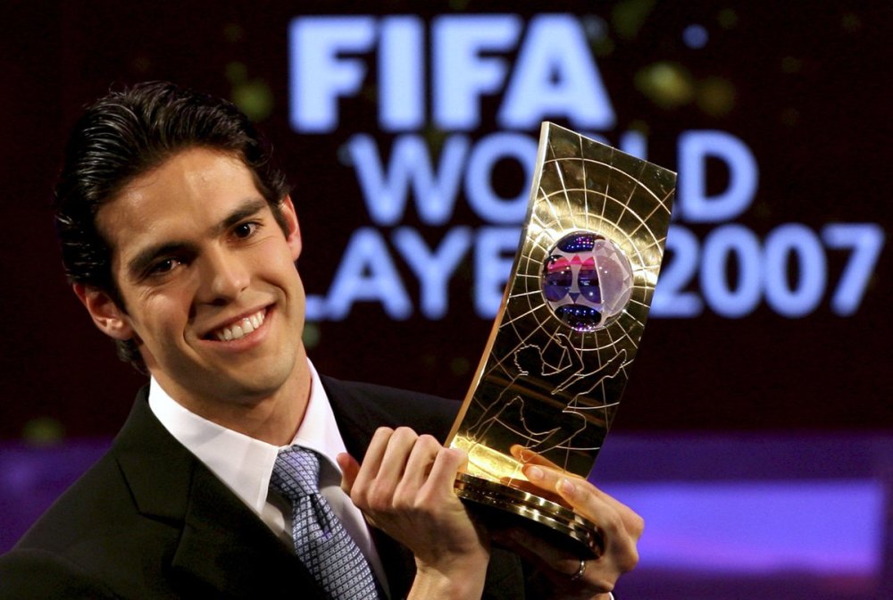 卡卡被评为2007年世界俱乐部杯最佳球员,2007年金球奖及世界足球先生