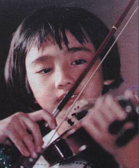 出道,33岁拿视后,47岁成上市公司董事长,黎姿太