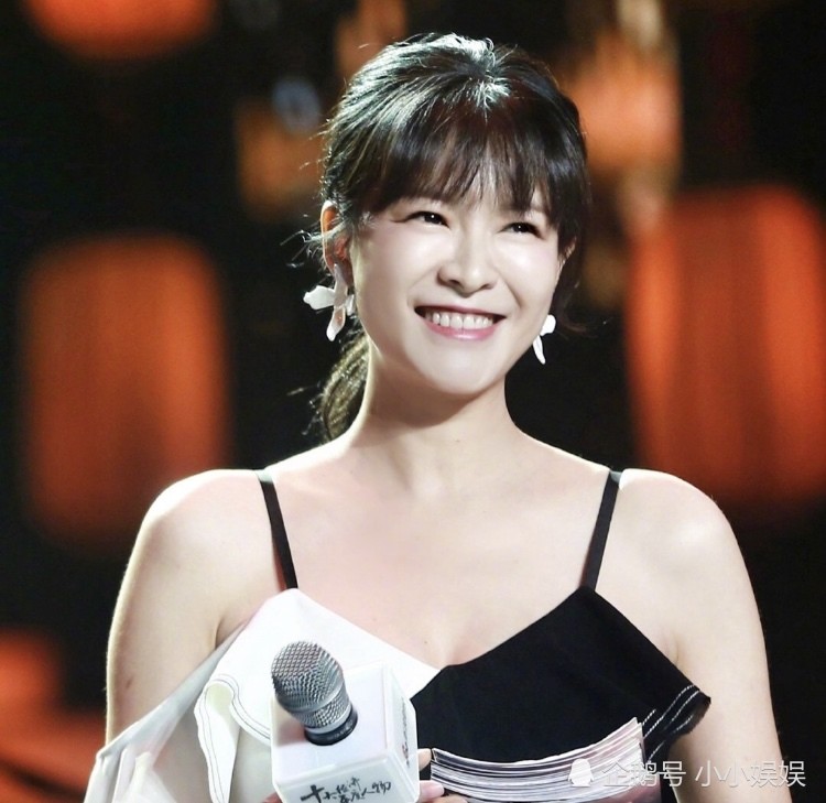 恭喜!又一女星怀孕,挺大肚子自拍,评论区却一片