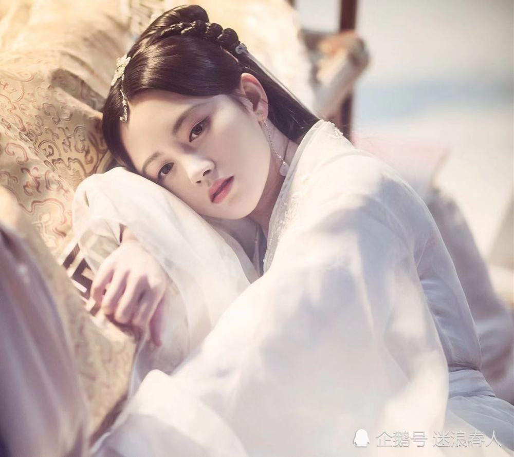 都说"美少女"鞠婧祎是古装女神,看到照片后,算了还是看沈月吧