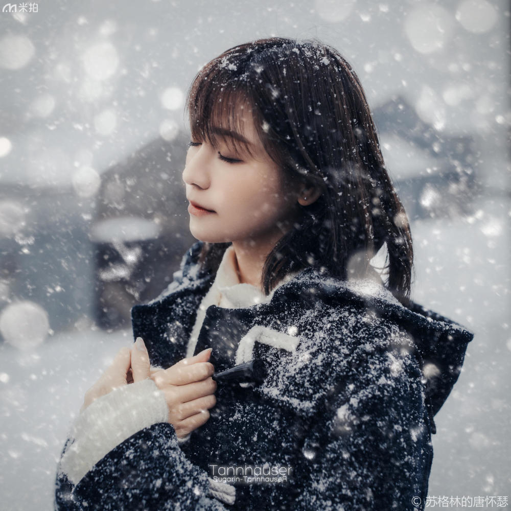 雪地里的小姐姐太美了,网友:快给我拿降压药!