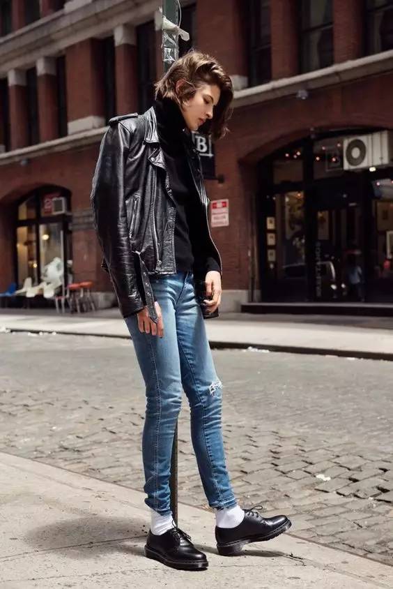 小个子女生的穿搭套路 黑鞋配黑裤超显高