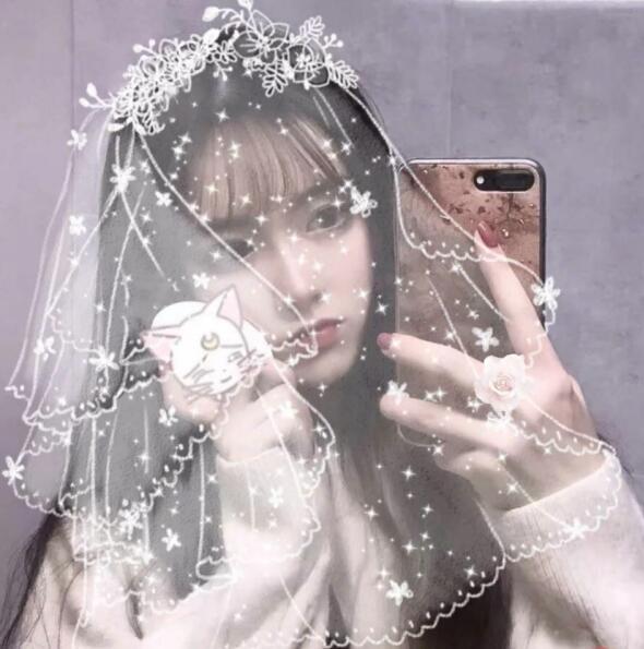 最近戴"头纱"的女头火了,没男友也没关系,照样过足"婚纱"瘾