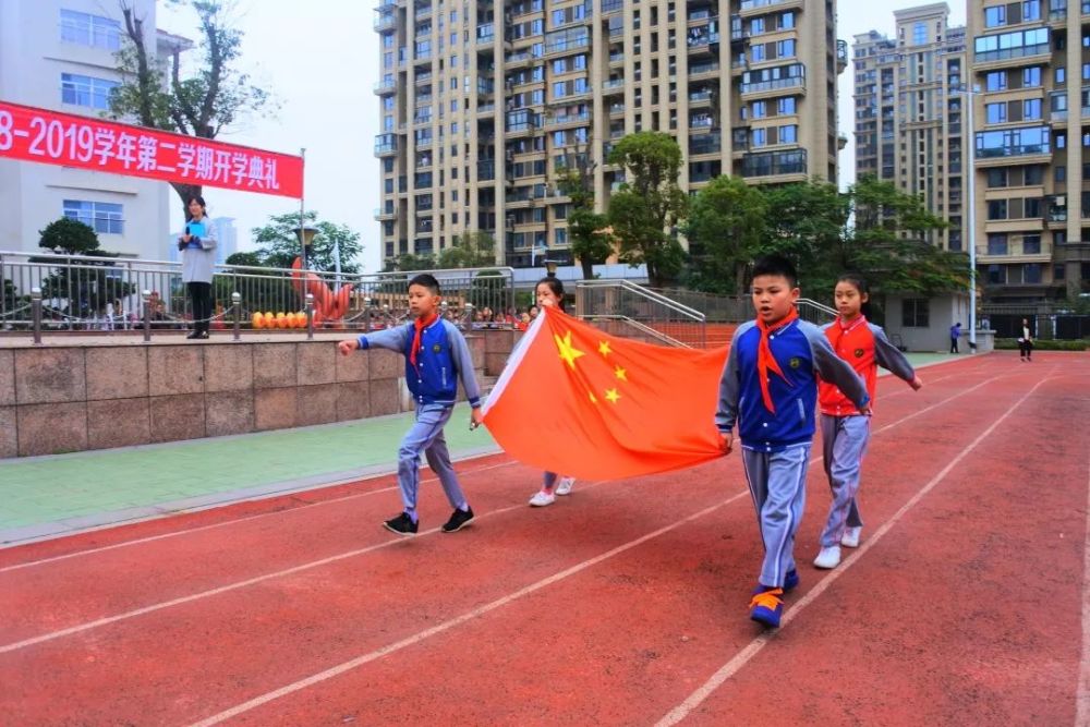 新春开学第一天:看民立二小,松柏二小如何与学生立下"