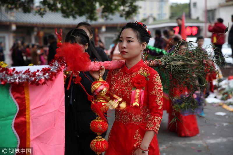 广东揭阳:实拍潮汕地区祭拜妈祖盛况 祭品丰富豪气