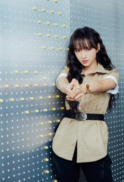 程潇自爆是家里最丑的,看到她的妹妹后,网友:快