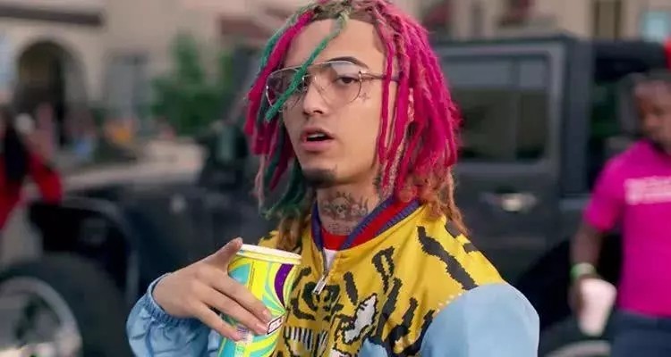 把脏辫和纹身都p掉的rapper,社会人秒变老实人?