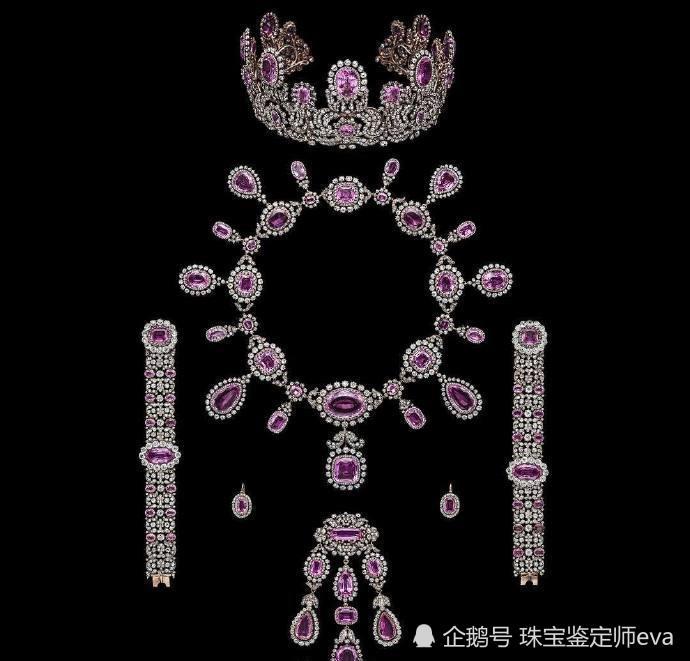奢华珠宝套装  皇室珍品   资料介绍主石为粉色托帕石