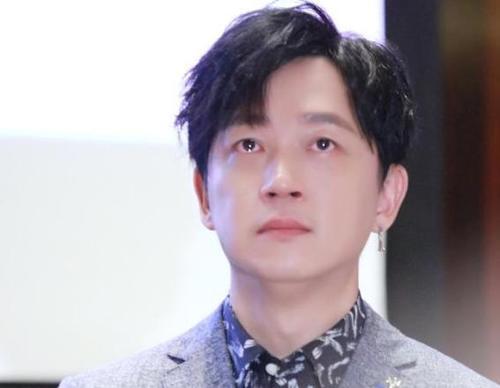 董洁潘粤明同时更新微博,状态却截然相反,终于