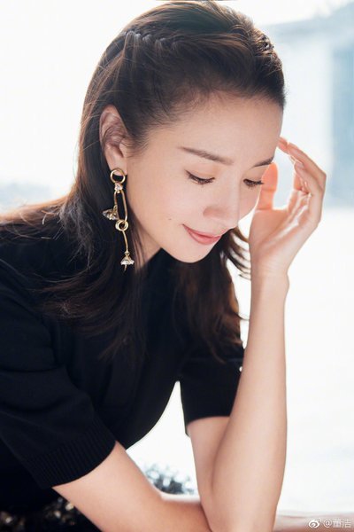 董洁潘粤明同时更新微博,状态却截然相反,终于