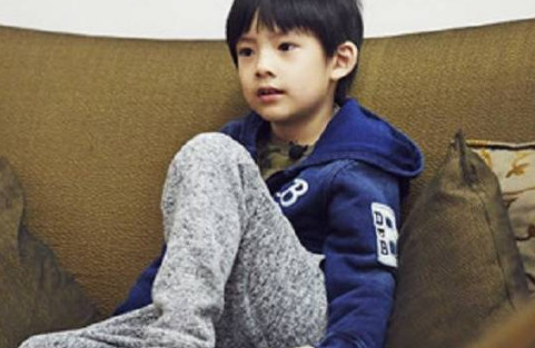 董洁潘粤明同时更新微博,状态却截然相反,终于