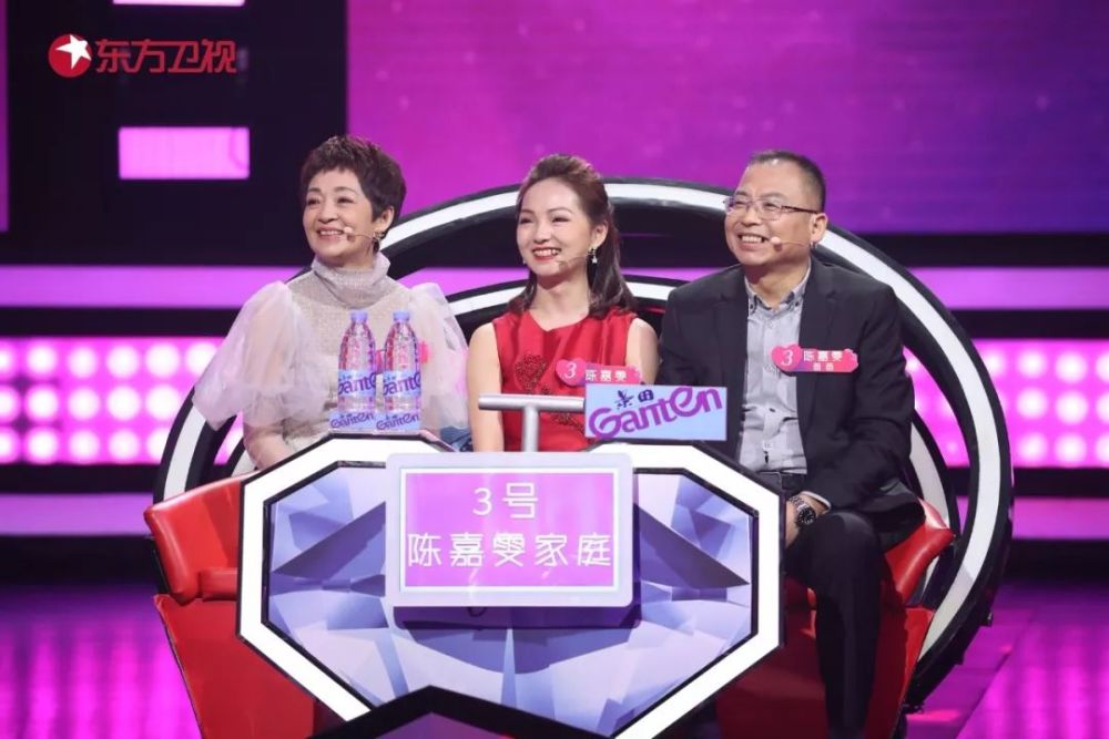 张国立遭遇妈妈追星团,"新相亲"女生家庭版颜艺出众