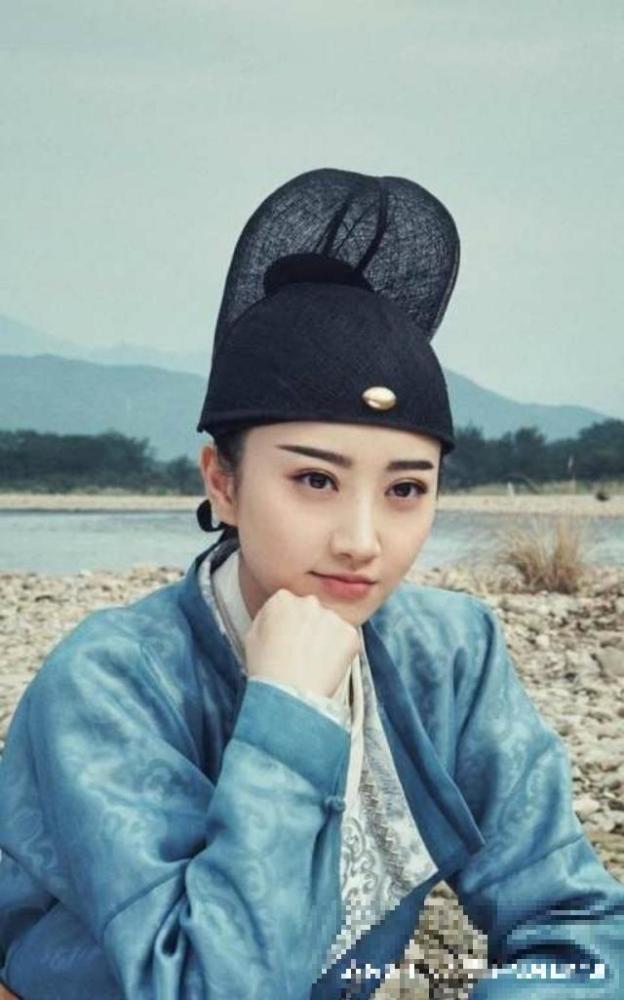 女星女扮男装,热巴俊俏风流,杨幂秒变帅气公子哥,她被