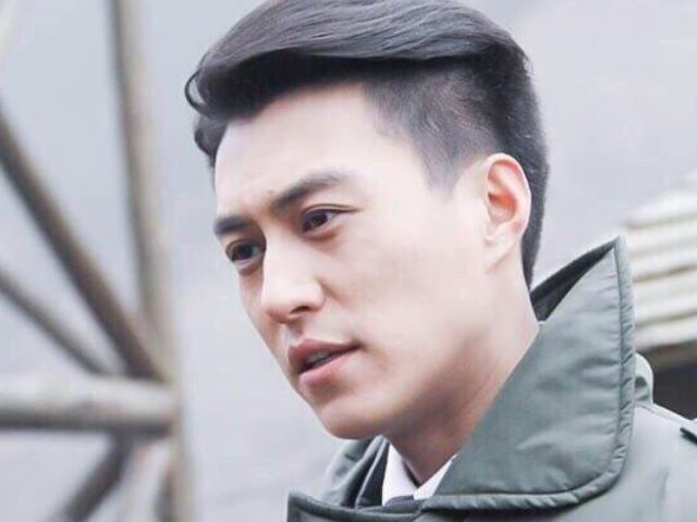 《如果岁月可回头》靳东颜值回春,换个发型如同换个人