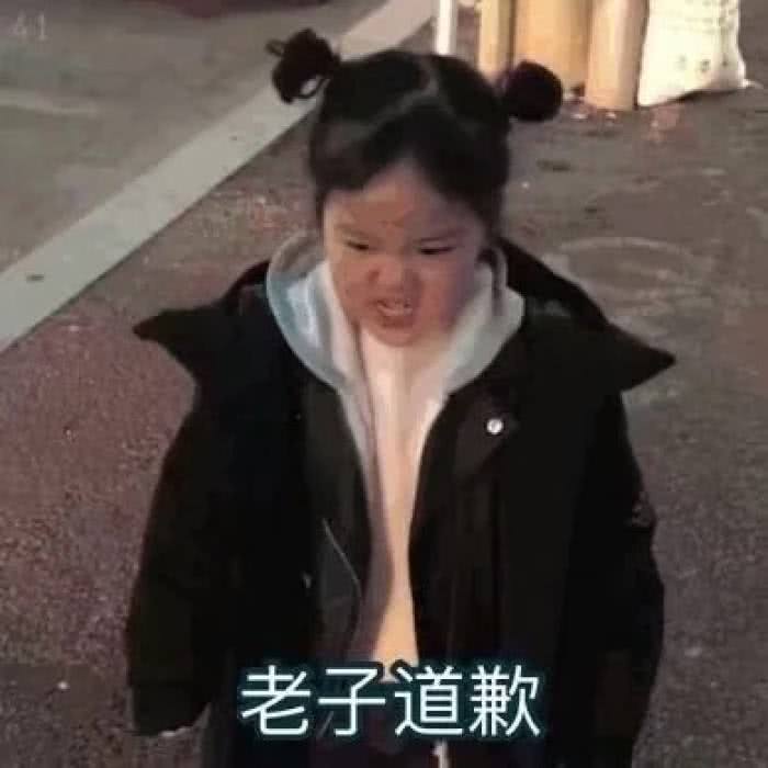 女生喜欢的表情包"权律二"长大了,可爱搞怪的她,如今长这样!